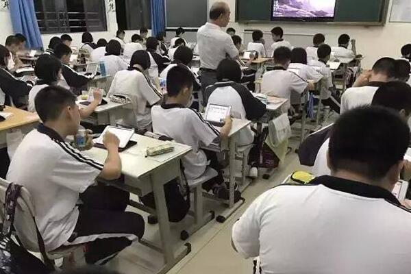 師生人手一臺平板電腦 ,這樣的課堂你上過嗎？